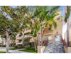 3 Beds 3 Baths Townhouse in Los Angeles