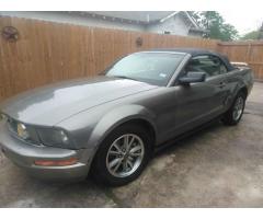 2005 Ford Mustang Deluxe Convertible 2D