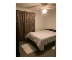 Rent a furnished and comfortable room with independent door in Senoia Georgia