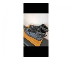 Luis Vuitton shoes 350 $