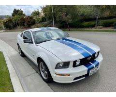 2005 Ford Mustang GT Deluxe Coupe 2D