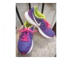 Nike Down shifted6 5 youth 7 women's excellent condition $45