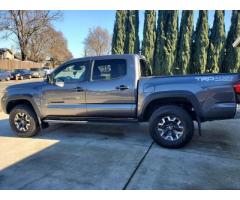 2018 Toyota Tacoma TRD Off-Road Pickup 4D 5 ft